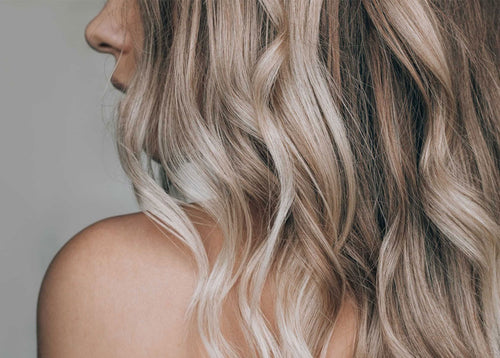 Graue Haare aufpeppen: Tipps und Tricks